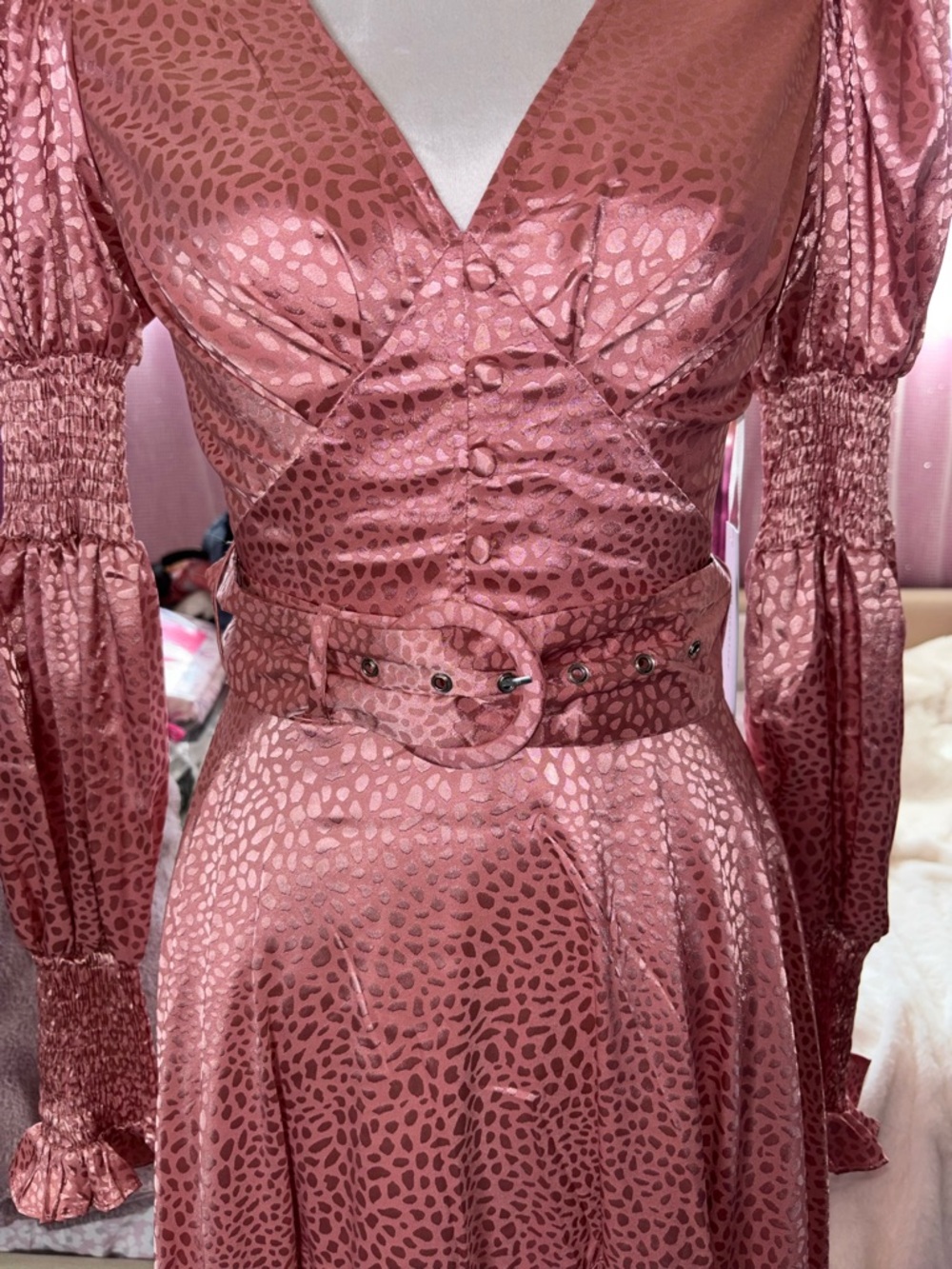 Rosevelvet Pink Satin Long Sleeve Animal Print Belted Gown - Picture 4 of 6